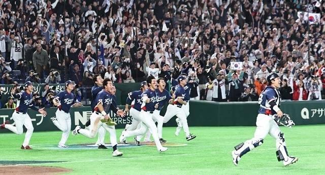 9일 일본 도쿄돔에서 열린 2026 월드베이스볼클래식(WBC) C조 조별리그 최종전 대한민국과 호주의 경기. 호주를 꺾고 8강 진출을 확정한 한국 대표팀이 기뻐하고 있다. 사진=연합뉴스