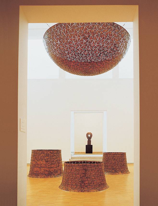 2001년 작 ‘무제’와 1998년 작 ‘무제’를 위아래 배치한 모습.