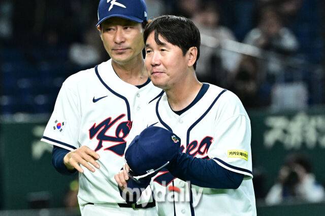5일 일본 도쿄돔에서 열린 2026 월드 베이스볼 클래식(WBC) 조별리그 한국-체코 경기. 한국이 11-4로 체코에 승리 했다. 팬에게 인사하는 류지현 감독.도쿄(일본)=한혁승 기자 hanfoto@mydaily.co.kr