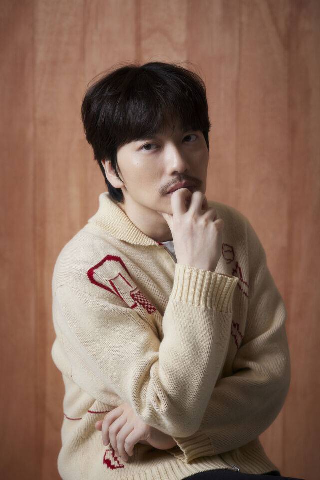 이동휘 / 런업컴퍼니, 바이포엠스튜디오