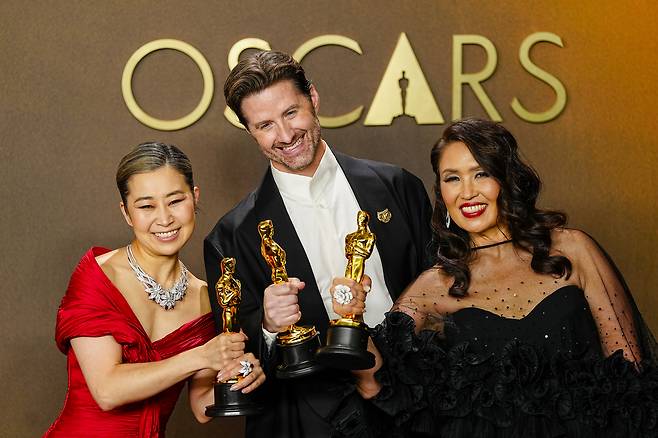 (왼쪽부터)매기 강, 크리스 아펠한스, 미셸 웡. [UPI]