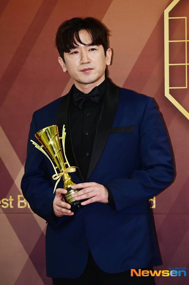 이민우, 뉴스엔DB