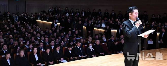 [서울=뉴시스] 고범준 기자 = 정청래 더불어민주당 대표가 14일 서울 원불교 소태산기념관에서 열린 故 이해찬 前 총리 49재에서 추도사를 하고 있다. 2026.03.14. bjko@newsis.com