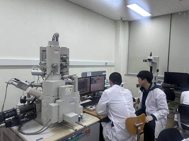 [안동=뉴시스] 경북 직업계고 1학년 학생들을 대상으로 한  '2차전지 인력양성 교육(중급과정)'. (사진=경북교육청 제공) 2026.01.30 photo@newsis.com **기사 내용과 관련 없습니다** *재판매 및 DB 금지