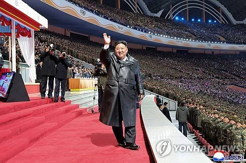 북한 김정은, 러시아 파병군 가족과 신년행사 (평양 조선중앙통신=연합뉴스) 김정은 북한 국무위원장이 부인 리설주, 딸 주애와 함께 2026년 새해를 맞아 전날 밤부터 평양 5월1일 경기장에서 열린 대규모 신년 경축행사에 참석해 러시아 파병 부대 가족들을 각별히 챙기며 장병들의 무사 귀환을 기원했다고 조선중앙통신이 1일 보도했다. 2026.1.1      [국내에서만 사용가능. 재배포 금지. For Use Only in the Republic of Korea. No Redistribution] nkphoto@yna.co.kr