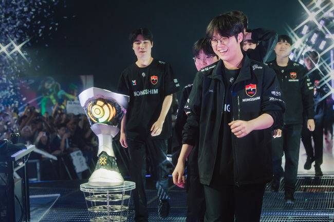 라이엇 게임즈 플리커.