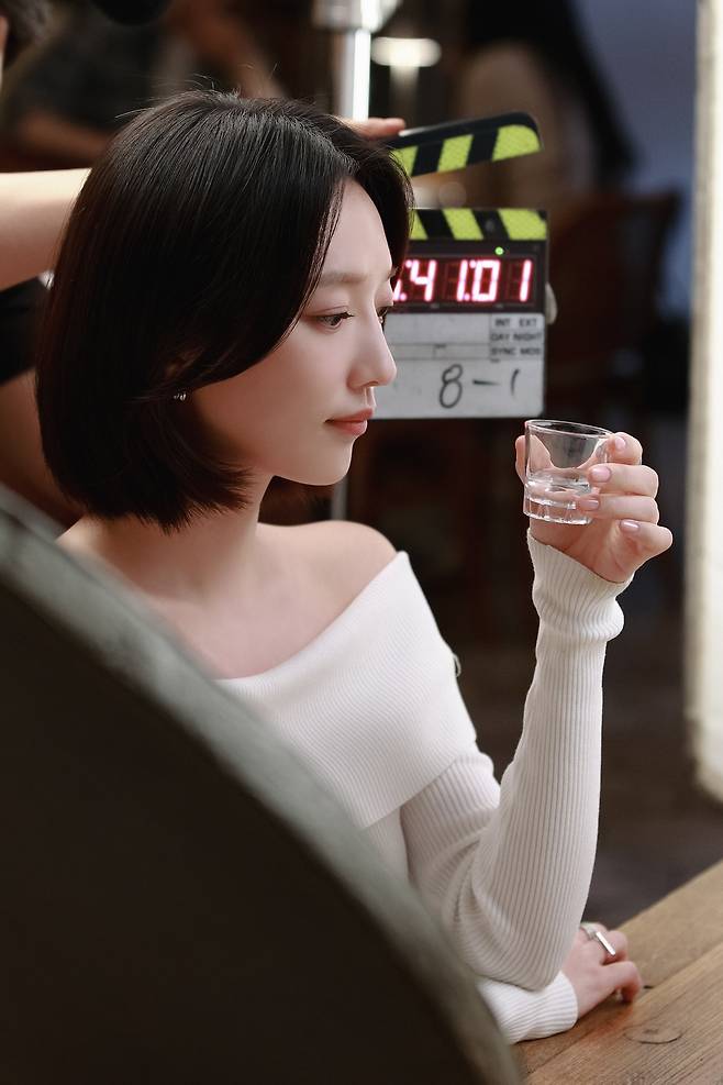 시크릿이엔티가 지난 13일 공개한 배우 표예진이 캠페인 모델로 발탁된 주류 브랜드 '좋은데이'의 비하인드 컷 광고 촬영 현장. 시크릿이엔티