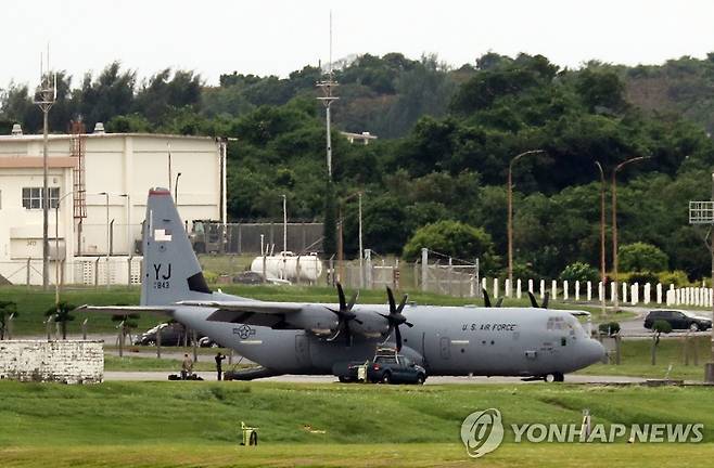 일본 오키나와 미군 가데나 기지의 C-130J 수송기 [이세원 기자 촬영]