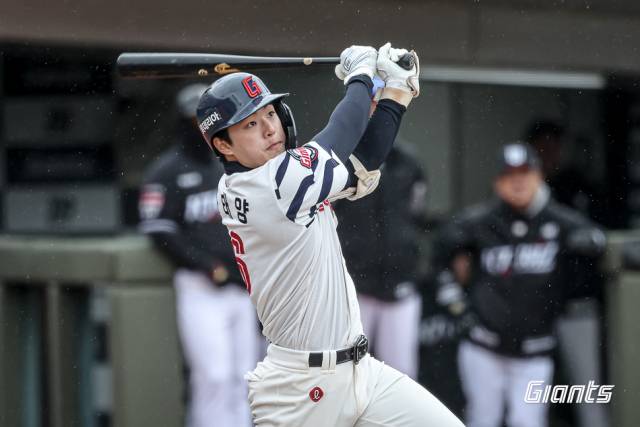 ‘징계 4인방’의 공백 속에 프로야구 롯데 자이언츠 내야가 치열한 ‘경쟁 모드’에 돌입했다. 주전 2루수로 사실상 낙점된 한태양. 롯데 자이언츠 제공