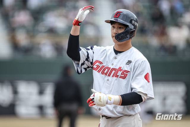 ‘징계 4인방’의 공백 속에 프로야구 롯데 자이언츠 내야가 치열한 ‘경쟁 모드’에 돌입했다. 출전하는 경기마다 안타를 뽑아내고 있는 신인 이서준. 롯데 자이언츠 제공