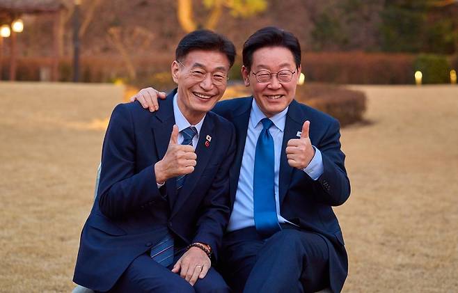 16일 열린 더불어민주당 초선 의원 만찬에 참여한 문대림 의원(왼쪽)과 이재명 대통령 / 사진=문대림 의원실