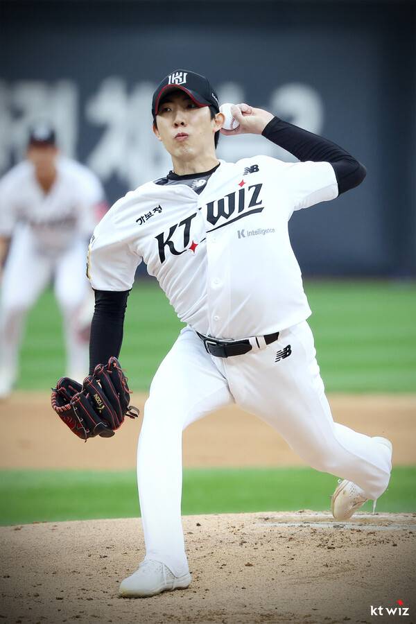 KT 선발투수 오원석(사진=KT)