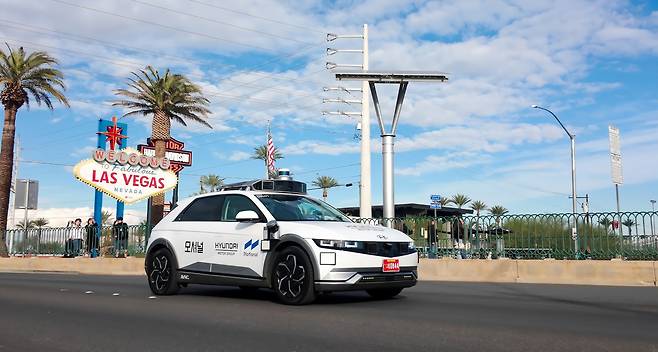 모셔널 로보택시가 라스베가스 거리를 주행하는 모습(사진=현대차)