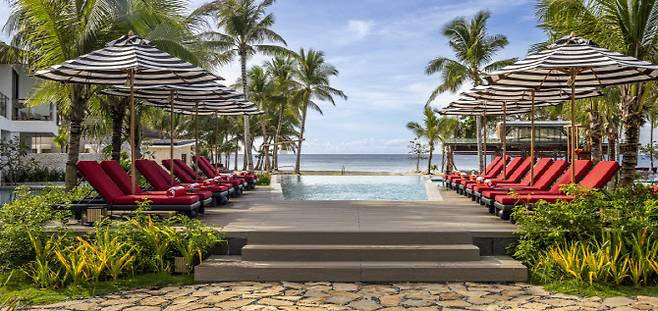 필리핀 보홀 '엠갤러리 사우스팜'의 수영장 전경