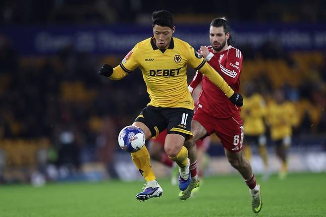 황희찬(왼쪽). 사진 | 울버햄턴=AFP연합뉴스