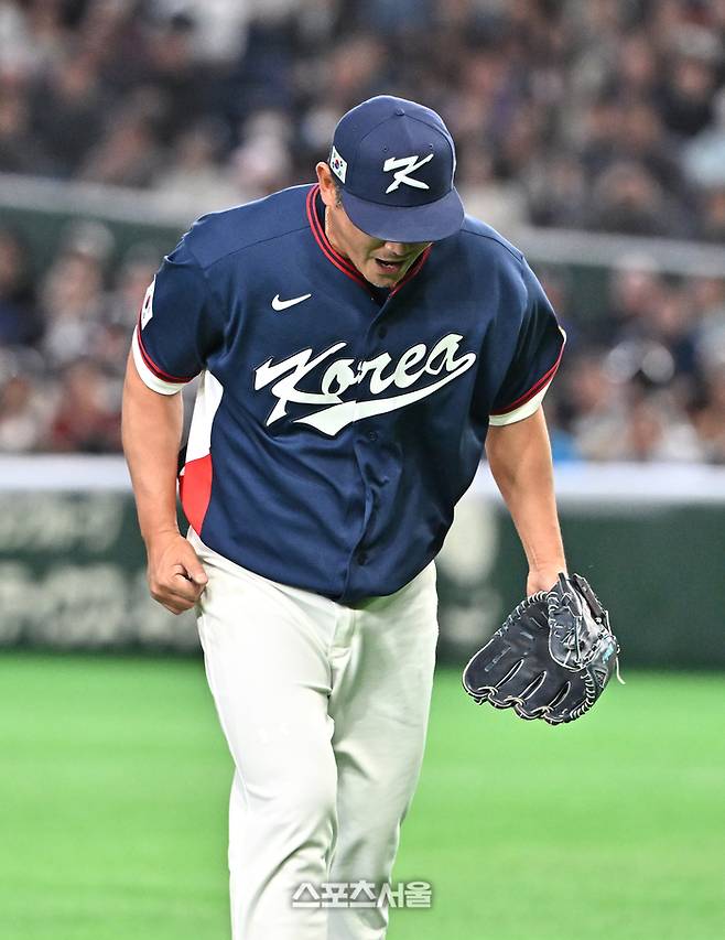 대한민국 야구대표팀의 노경은이 9일 일본 도쿄 도쿄돔에서 열린 2026 WBC 조별리그 호주와의 경기 3회말 수비를 무실점으로 마치면서 포효하고 있다. 도쿄(일본) | 박진업 기자 upandup@sportsseoul.com