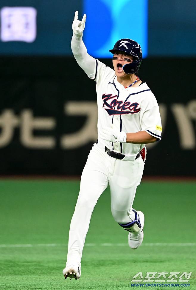 8일 일본 도쿄돔에서 열린 WBC(월드베이스볼클래식) 한국과 대만의 경기, 6회말 1사 1루 김도영이 재역전 2점홈런을 치고 환호하고 있다. 도쿄(일본)=허상욱 기자wook@sportschosun.com/2026.03.08/