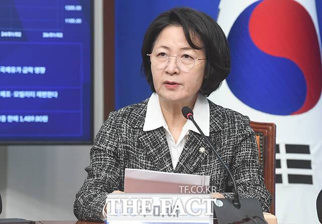 발언하는 추미애 법제사법위원장.