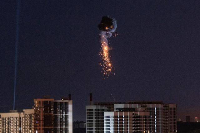 2023년 우크라이나 수도 키이우 상공에서 러시아군이 쏜 이란제 샤히드 드론이 격추되고 있다. 연합뉴스