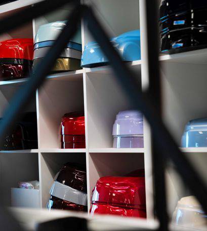 각종 샘플이 놓여진 수납공간 / 출처=지커