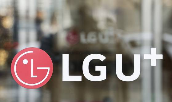 LG유플러스는 인공지능(AI) 통화 앱 '익시오'의 통화정보 일부가 유출돼 개인정보보호위에 신고했다고 지난 6일 밝혔다. 사진은 서울 용산구 LG유플러스 사옥 모습. 김경록 기자