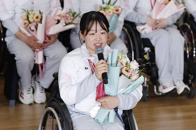 한국 스포츠 사상 최다인 단일 대회 메달 5개(금메달 2·은메달 3) 대업을 달성한 김윤지가 해단식에서 MVP 선정 소감을 말하고 있다. 2026.3.17/뉴스1