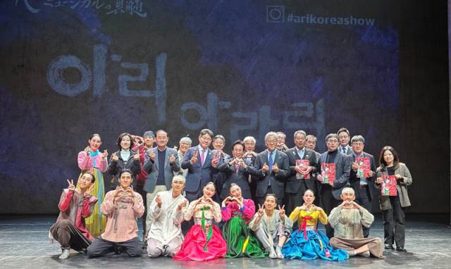 ▲ 정선군의 대표 문화콘텐츠인 뮤지컬 ‘아리아라리’가 15일 일본 타라하시 아츠미문화회관에서 열린 초청 공연을 성황리에 마쳤다.