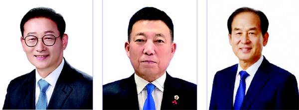 사진왼쪽부터 이재각 전 충북지방병무청장, 김인정 전남도의원, 김희수 군수./사진제공=모노리서치