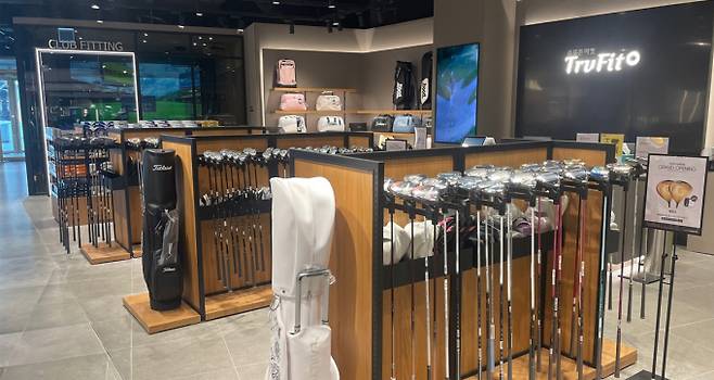 골프존커머스가 지난 2월 클럽 판매 순위 데이터를 공개했다. 사진은 골프존마켓 트루핏 수원롯데점 매장 전경. /사진=골프존커머스