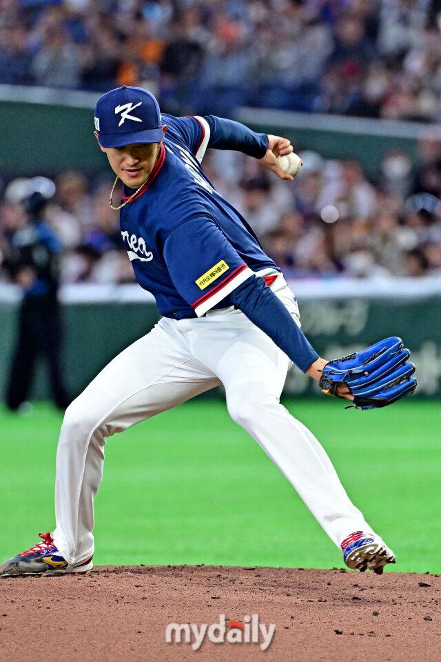 7일 일본 도쿄돔에서 열린 2026 월드 베이스볼 클래식(WBC) 조별리그 한국-일본 경기.고영표가 1회말 선발 투수로 나와 힘차게 투구하고 있다./마이데일리