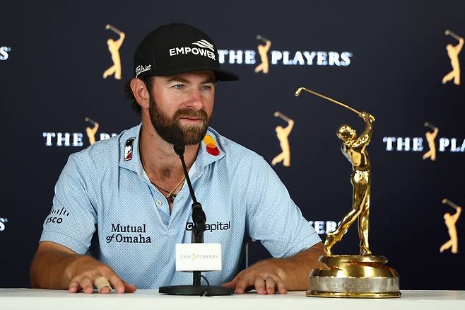 우승 기자회견 도중 자신의 우승 비결을 설명하는 캐머런 영. [게티이미지]