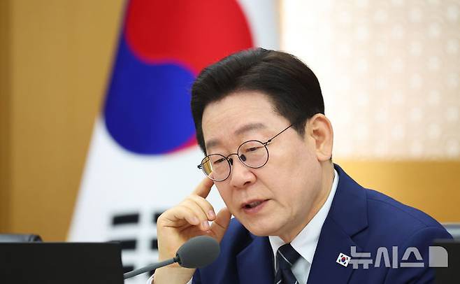 [세종=뉴시스] 고범준 기자 = 이재명 대통령이 17일 세종시 정부세종청사에서 열린 국무회의에서 발언하고 있다. 2026.03.17. bjko@newsis.com