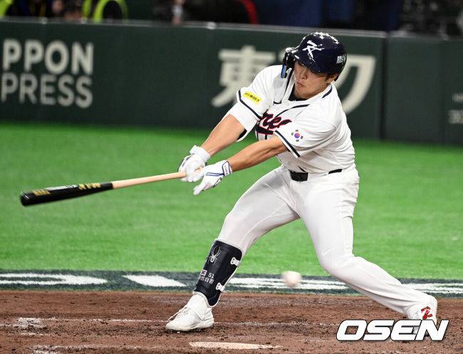 [OSEN=도쿄(일본), 손용호 기자] 8일 일본 도쿄돔에서 2026 월드베이스볼클래식(WBC) 1라운드 C조 조별리그 대한민국과 대만의 경기가&nbsp;열렸다.한국은 전날(7일) 일본과의 경기에서 6-8로 석패했다. 앞서 체코전을 11-4로 잡았던 한국은 1승1패를 마크하게 됐고, 남은 대만전과 호주전에 사활을 걸어야 한다.8회말 1사에서 한국 문현빈이 삼진을 당하고 있다. 2026.03.08&nbsp;/spjj@osen.co.kr