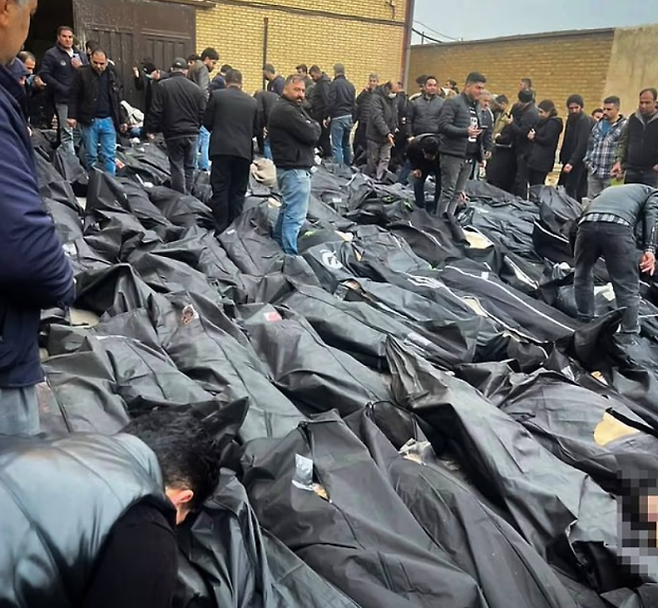 지난 1월 이란 전역에서 반정부 시위가 발생했던 당시 혁명수비대의 강경 진압에 사망한 시위대의 모습. 로이터 연합뉴스