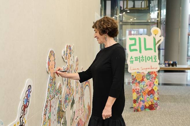 2월 25일, 에바 알머슨이 내한해 진행한 아뜰리에 행사           두비컴 제공