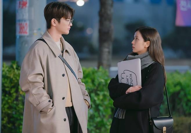 ‘월간남친’ 지수와 서인국. 사진|넷플릭스