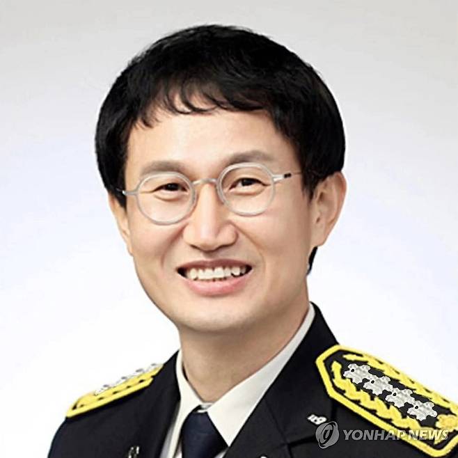 소방청장에 김승룡 소방청 차장 임명 (서울=연합뉴스) 청와대는 17일 이재명 대통령이 김승룡 현 소방청 차장(소방청장 직무대행)을 소방청장에 임명했다고 전했다. 2026.3.17 [청와대 제공. 재판매 및 DB 금지] photo@yna.co.kr