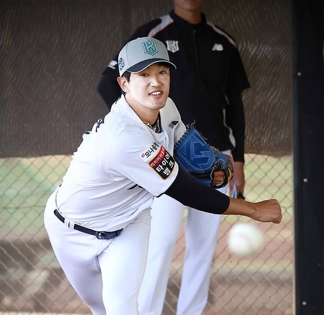 프로야구 kt 위즈의 토종 에이스 고영표가 2026시즌 구단 최고 연봉을 받는 것으로 나타났다.