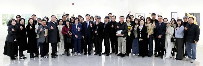 제1회 토파즈 작품전시회 오픈식이 3월17일 오후 5시 대전서구문화원 1층 전시실에서 열렸다.       사진 =정창영 작가