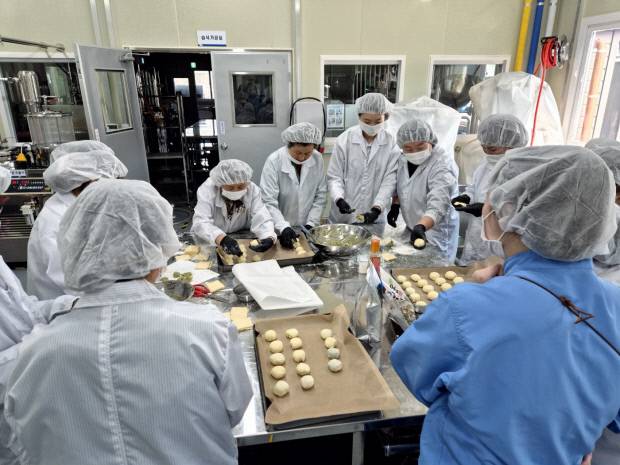 보성군 농산물종합가공센터 '식품제조형 공유주방' 사용 현장. 보성군 제공