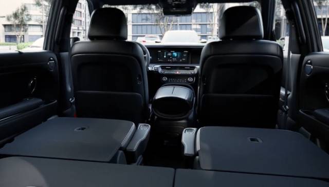 현대자동차 준대형 SUV ‘팰리세이드’의 시트접힘 불량으로 인해 국내외 동호회와 온라인사이트 등에서 여러차례 불만이 제기된 것으로 확인됐다. 지난해 초 출시된 현대차 ‘디 올 뉴 팰리세이드’ 2열 폴딩 시 모습. 현대차 제공