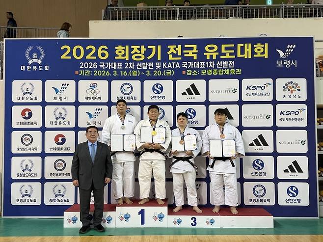 ▲ 포항시청 유도팀 윤재구(오른쪽).