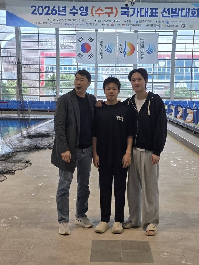 ▲ 지난 10·11일 이틀간 김천실내수영장에서 열린 '2026년도 남자 수구 국가대표 선발대회'에서 경북도청 수구팀 윤시우(사진 중앙)·이시덕 선수가 대표팀에 승선했다.