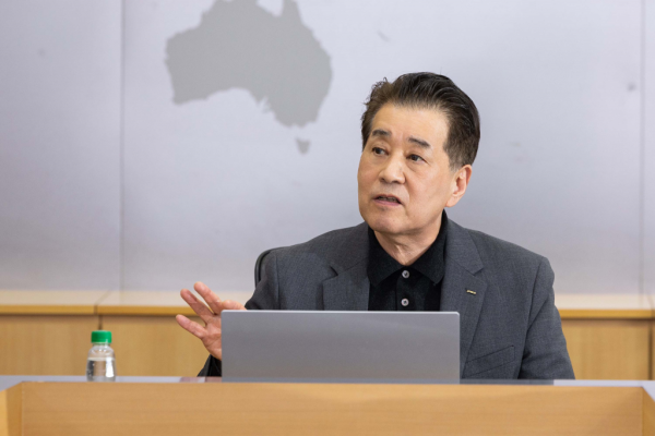 장인화 포스코그룹 회장이 그룹기술전략회의를 주재하고 있다./사진=포스코 제공