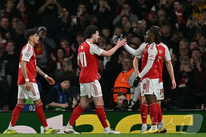 아스널이 18일(한국시간) 열린 2025-26 UEFA 챔피언스리그 16강 2차전에서 바이어 04 레버쿠젠을 2-0으로 꺾고 8강에 진출했다. ⓒ AFP=뉴스1