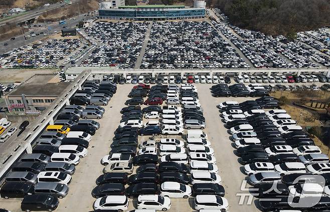 사진은 중동 전쟁 여파에 따른 원룟값 상승으로 매매가 줄어 차량이 주차돼 있는 대전 중고차 매매단지 모습.(뉴스1 자료, 재판매 및 DB 금지)