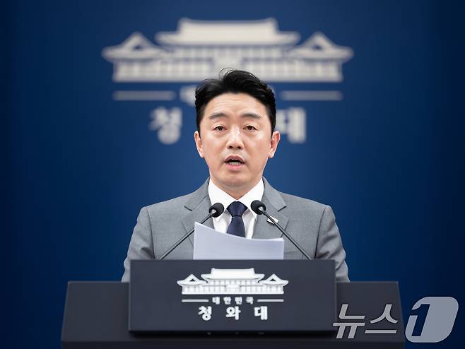 강훈식 비서실장이 18일 춘추관에서 전략경제협력 대통령 특사 UAE 방문 결과 브리핑을 하고 있다. 2026.3.18 ⓒ 뉴스1 이재명 기자