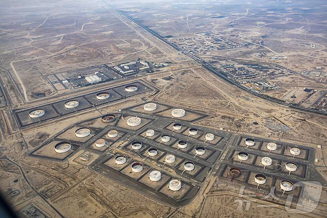 쿠웨이트 알 아흐마디의 원유 저장소 전경. 2023.12.11 ⓒ 로이터=뉴스1