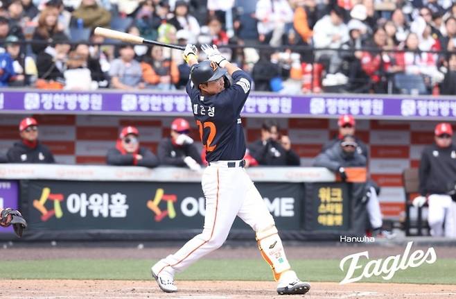 한화 채은성이 인천 문학SSG랜더스필드에서 열린 2026 KBO리그 시범경기 SSG전에서 타격에 임하고 있다. 사진 | 한화 이글스