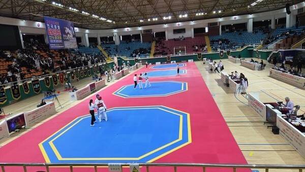 2026 전국종별 태권도 선수권 대회에서 선수들이 경기를 치르고 있다/사진=순천시